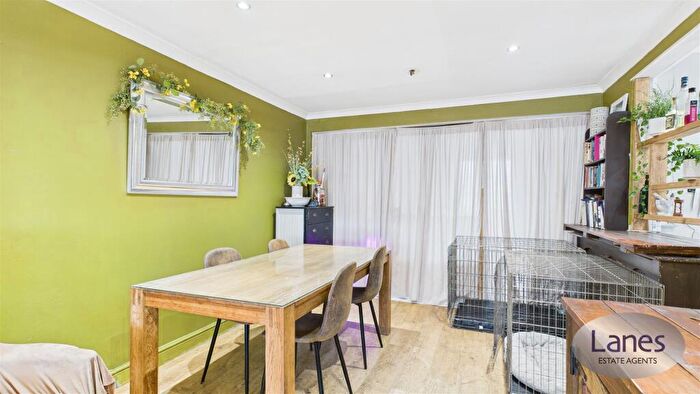 3 Bedroom Terraced House For Sale In Green Close, Cheshunt, EN8