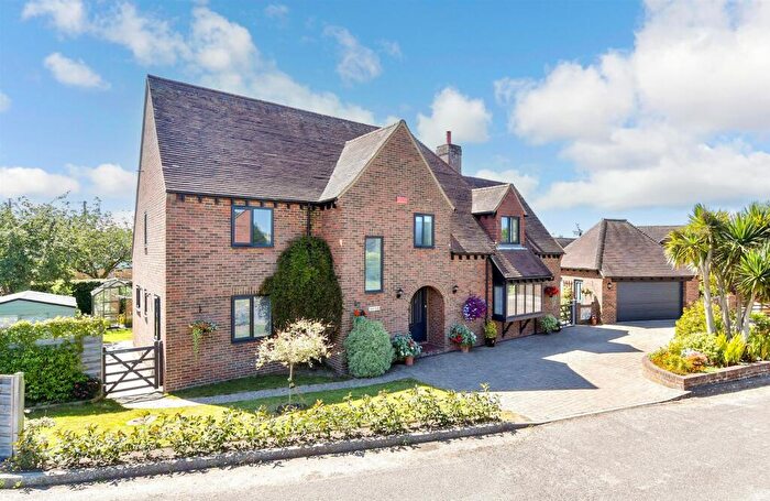 4 Bedroom Detached House For Sale In Beacon Lane, Woodnesborough, Sandwich, Kent, CT13