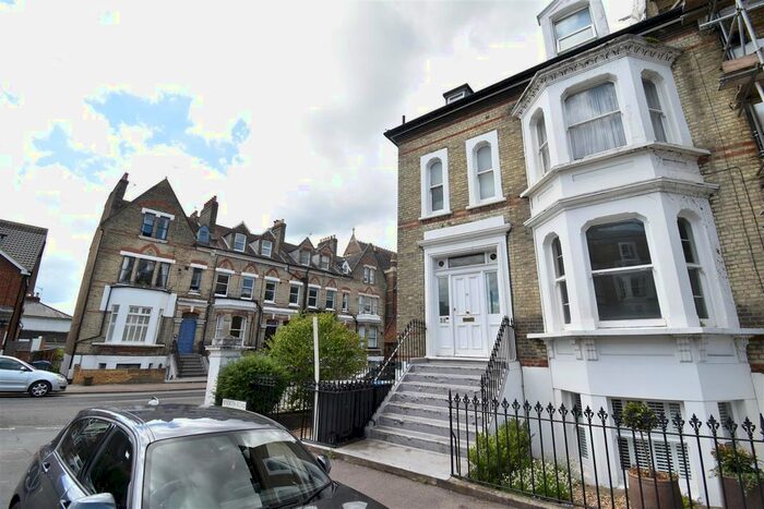 2 Bedroom Flat To Rent In North Road, Surbiton, KT6