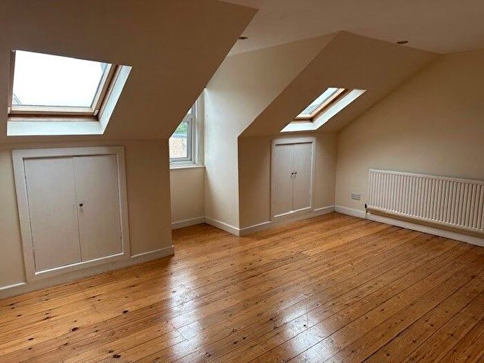 3 Bedroom Flat To Rent In Croydon Road, Beckenham, Kent, BR3