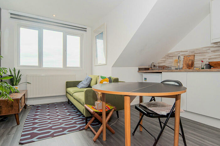 1 Bedroom Flat To Rent In Stamford Hill, London, N16