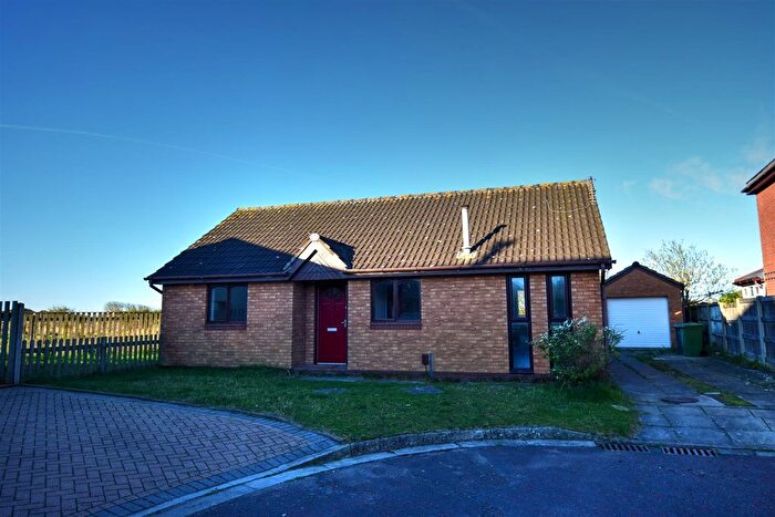 2 Bedroom Detached Bungalow To Rent In Richmond Close, Hightown, L38