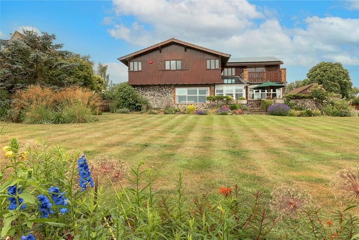 4 Bedroom Detached House For Sale In Pie Garden, St. Albans, AL3