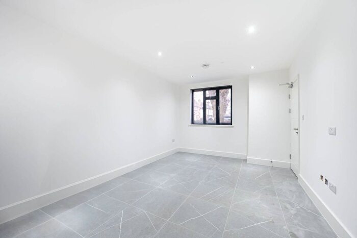 4 Bedroom Flat To Rent In Douglas Avenue, Wembley, HA0