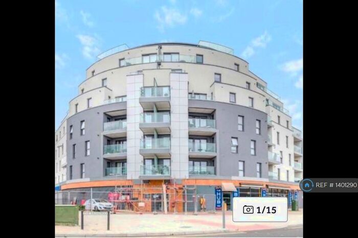 2 Bedroom Flat To Rent In Landmark House, Loughton, IG10