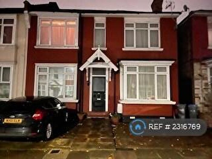 5 Bedroom Semi-Detached House To Rent In Sidney Avenue, London, N13