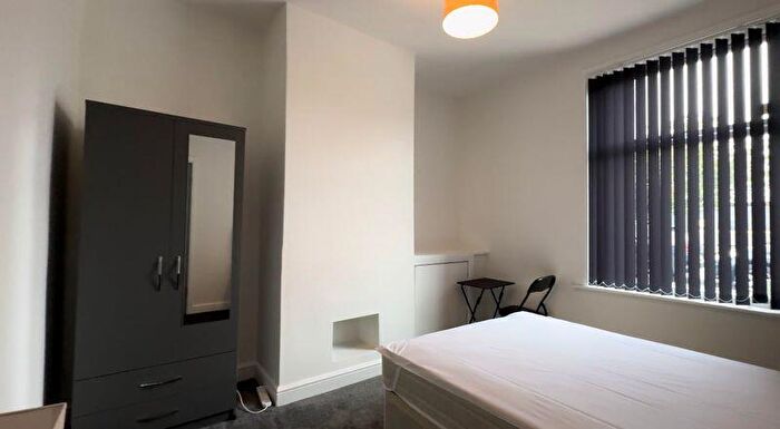 1 Bedroom House Of Multiple Occupation To Rent In Stunning Rooms Available - Bury Road, Bolton, Hmo -, BL2