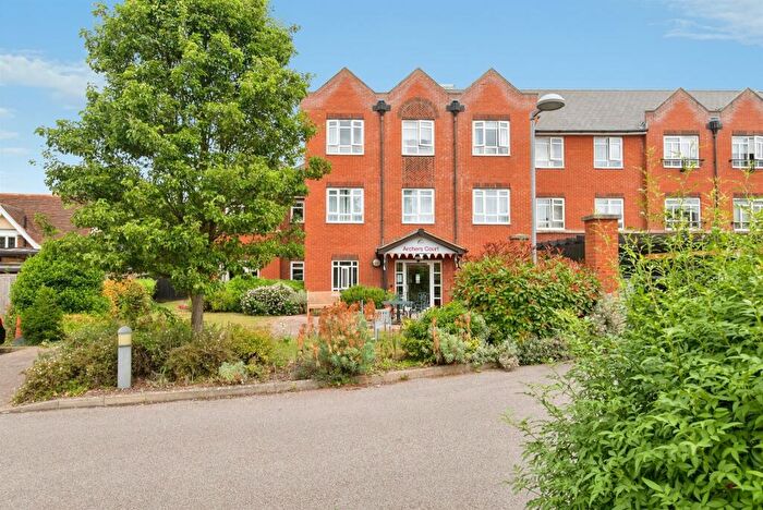 2 Bedroom Flat For Sale In Elmside Walk, Hitchin, SG5