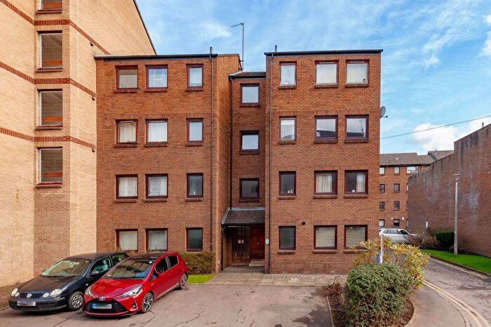 1 Bedroom Flat For Sale In / Cowan's Close, Edinburgh, EH8