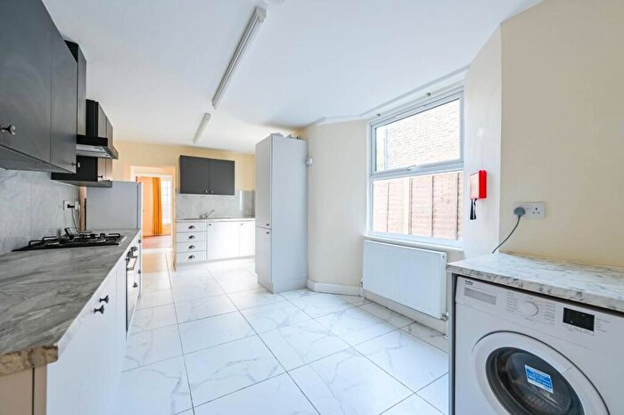 6 Bedroom House To Rent In Gathorne Road, , Wood Green, London, N22