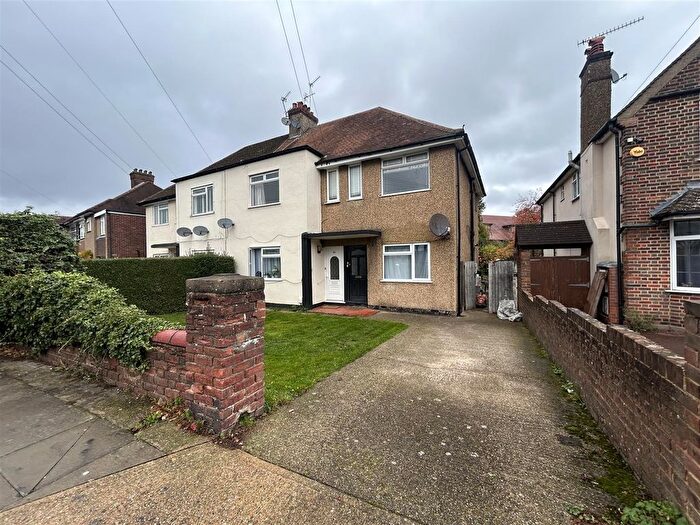 2 Bedroom Flat To Rent In Manor Way, Ruislip, HA4