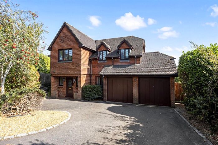6 Bedroom Detached House For Sale In Cherry Gardens, Worthing, BN13