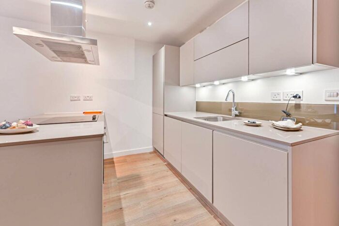 2 Bedroom Flat For Sale In Allcroft Road, Kentish Town, London, NW5