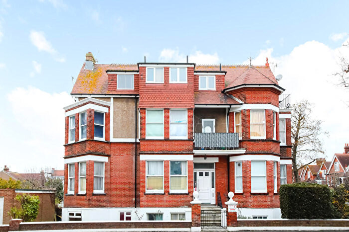 Flat To Rent In Sackville Road, Hove, BN3