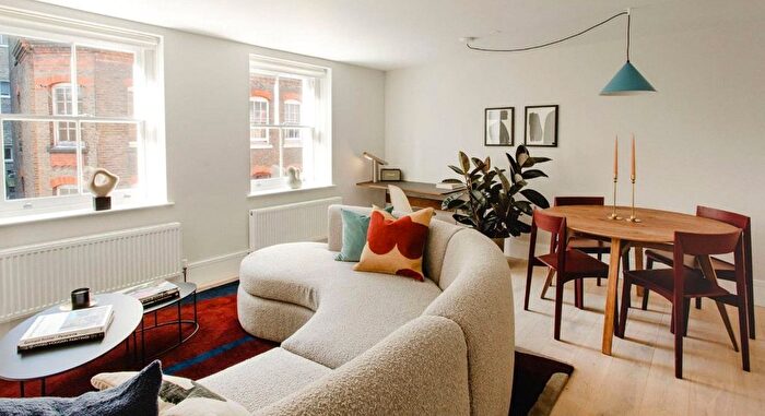 2 Bedroom Flat To Rent In Marylebone Lane, Marylebone, London, W1U