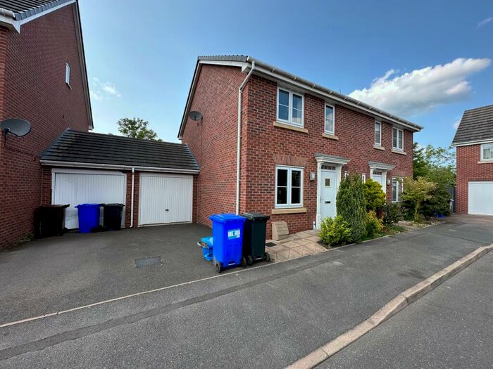 3 Bedroom Semi-Detached House To Rent In Saw Mill Way, Burton-On-Trent, DE14