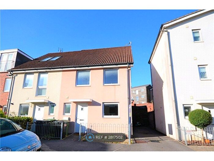 3 Bedroom End Terrace House To Rent In Charlbury Lane, Basingstoke, RG24