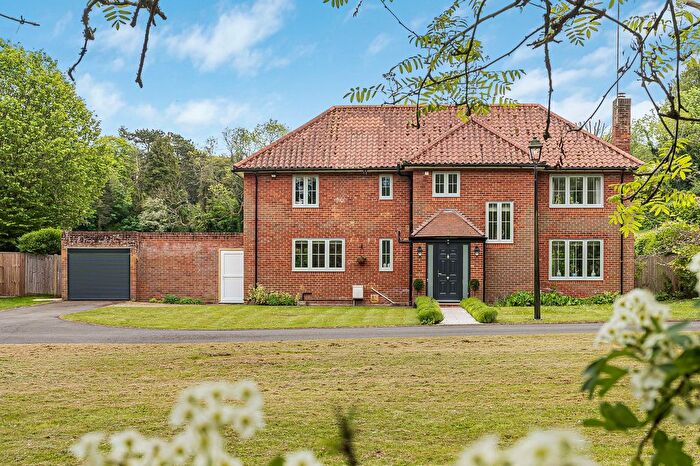 4 Bedroom Detached House For Sale In Cunliffe Close, Headley, KT18