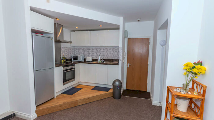 Studio To Rent In Whitefield Tce, Flat, PL4