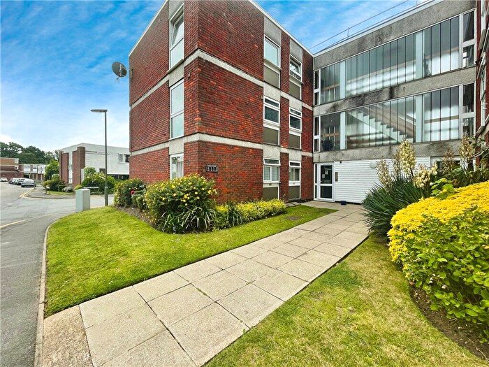 2 Bedroom Apartment To Rent In Madeira Crescent, West Byfleet, Surrey, KT14