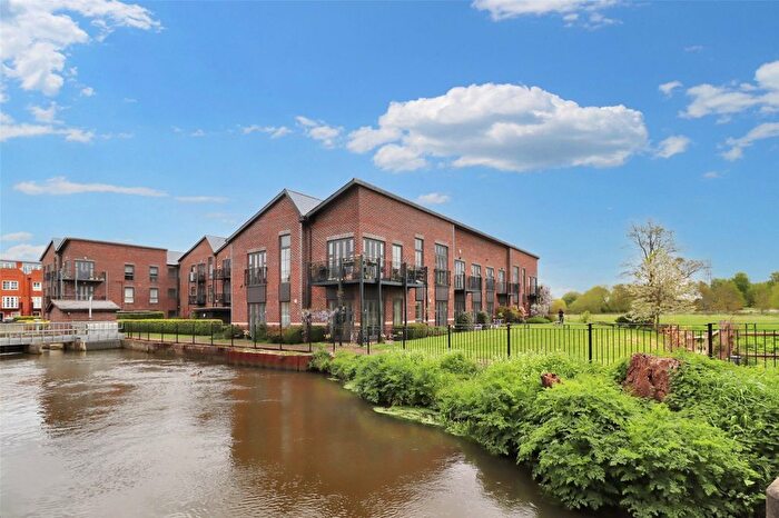 2 Bedroom Flat For Sale In Old Woking, Woking, Surrey, GU22