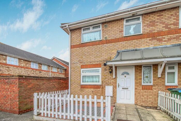 3 Bedroom End Of Terrace House To Rent In Roman Square, London SE28