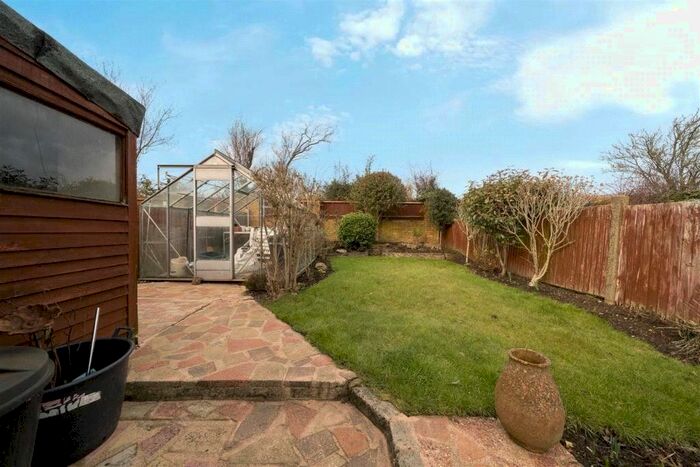 2 Bedroom Bungalow To Rent In Cavendish Avenue, Ruislip, HA4