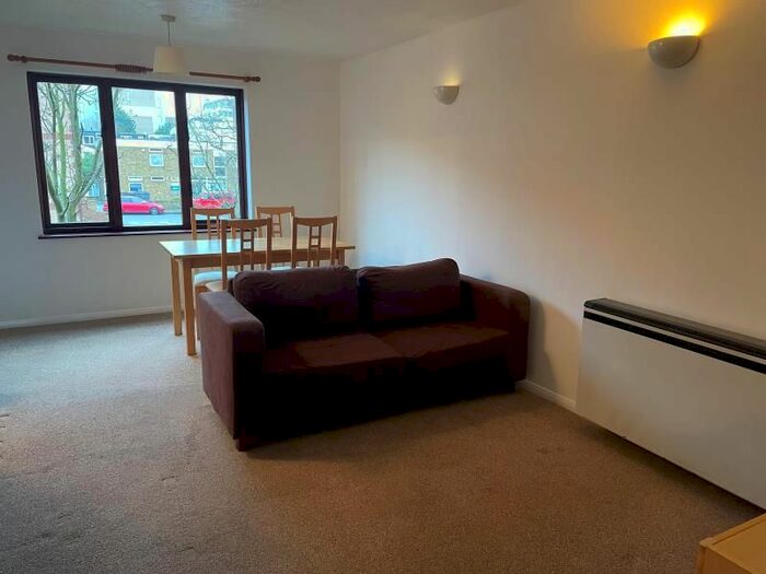 2 Bedroom Flat To Rent In 2 Bedroom Flat, The Pelhams, Wimbledon SW19