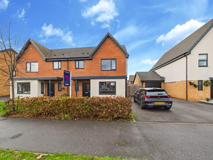 3 Bedroom Semi Detached House For Sale In Hammersmith Close, Hull, HU8