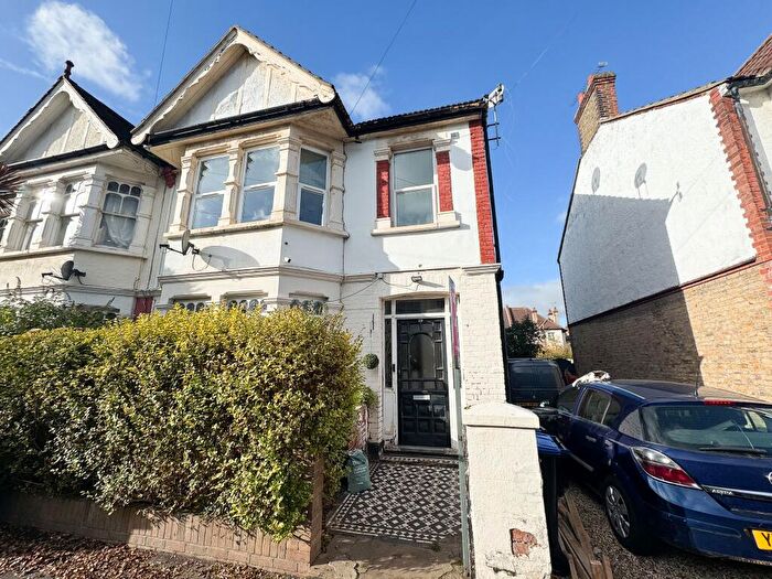 1 Bedroom Flat To Rent In Beedell Avenue, Westcliff-on-Sea, SS0