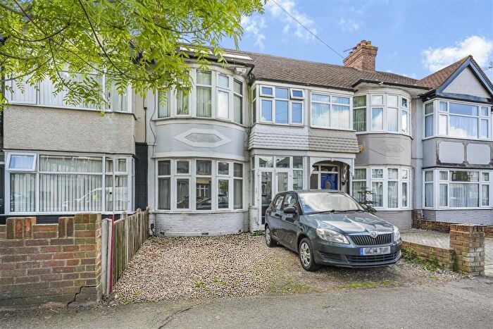 3 Bedroom Terraced House For Sale In Cherrydown Avenue, Chingford, E4