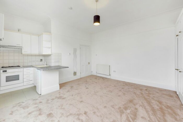 Studio To Rent In Grove Road, Surbiton, KT6