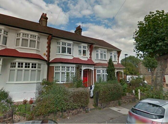 3 Bedroom Semi-Detached House To Rent In Hawthorn Avenue, Palmers Green, N13