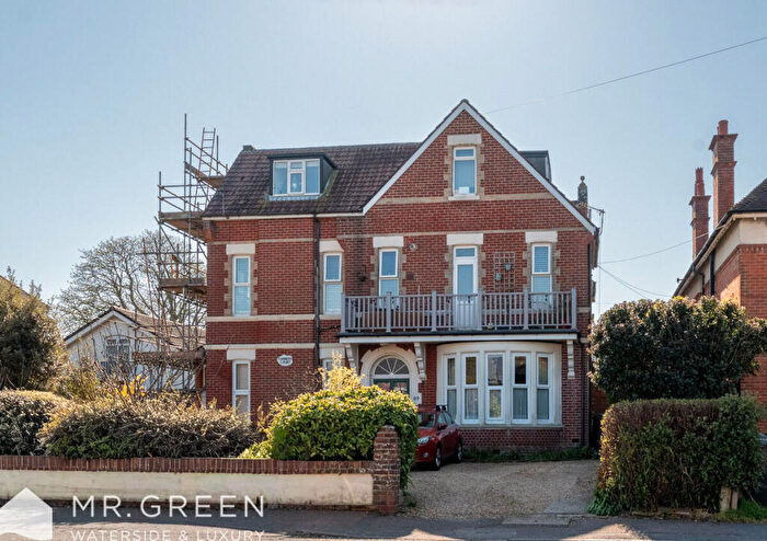 2 Bedroom Apartment For Sale In Southbourne Road, Southbourne, Bournemouth, BH6