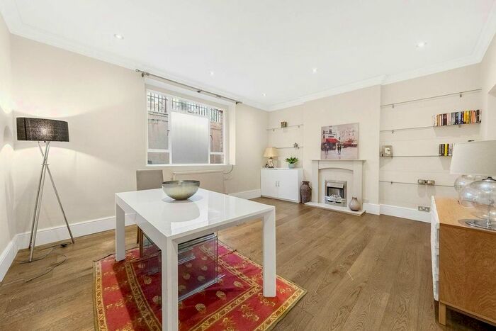 2 Bedroom Flat To Rent In D'oyley Street, Belgravia, London, SW1X