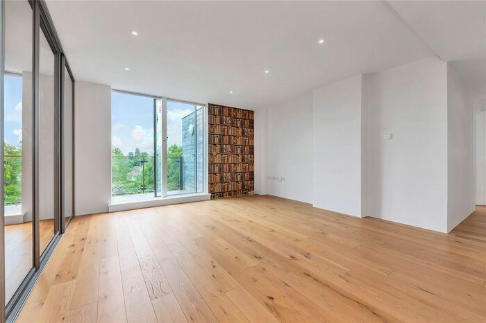 2 Bedroom Flat For Sale In Kingfisher Way, Cambridge, Cambridgeshire, CB2