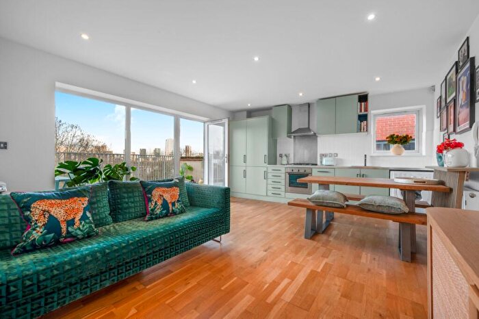 1 Bedroom Flat For Sale In Olympian Court, Wick Lane, E3