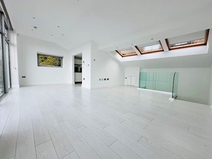 3 Bedroom Mews To Rent In Sunny Mews, Primrose Hill, NW1