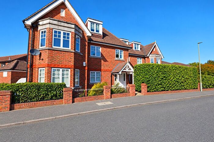 2 Bedroom Flat To Rent In High Road, Byfleet, West Byfleet, Surrey, KT14