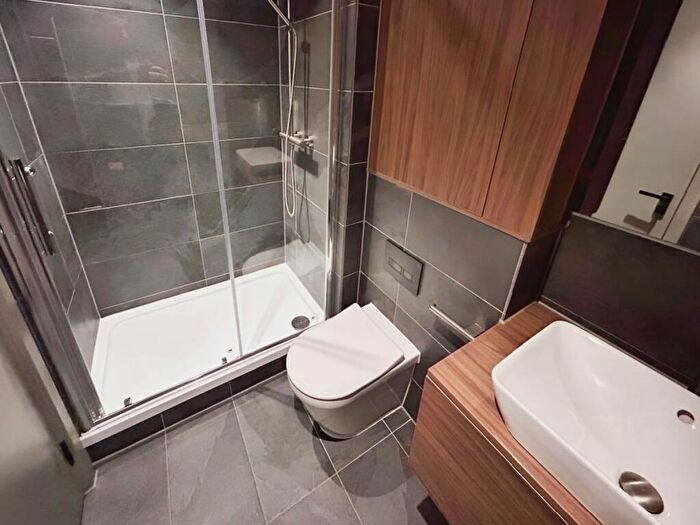 2 Bedroom Apartment To Rent In St Georges Gardens, M15