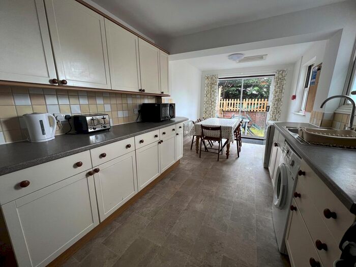 6 Bedroom Terraced House To Rent In Elmside, Exeter, EX4