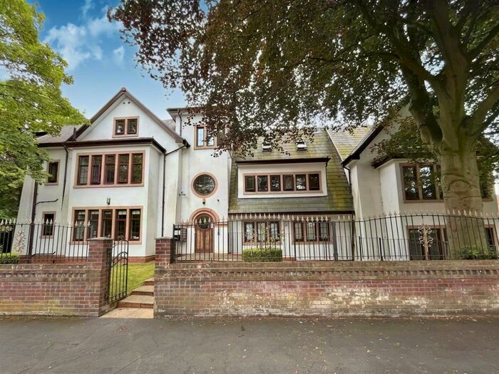 2 Bedroom Apartment To Rent In Maple Road West, Sale, M23