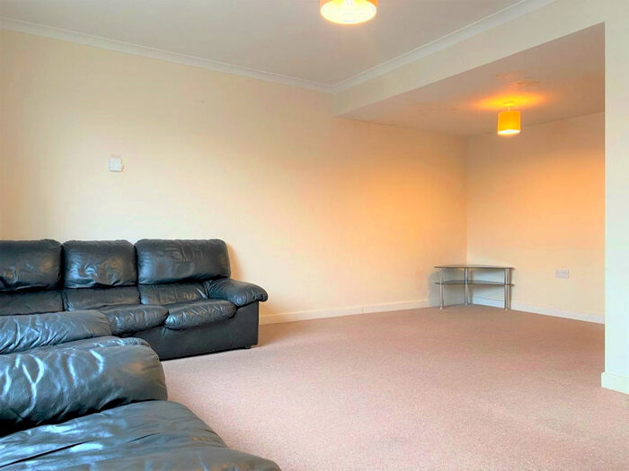 3 Bedroom Flat To Rent In Hurstwood Court, Woodhouse Road, N12