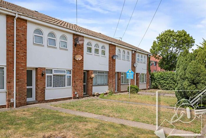 3 Bedroom Terraced House For Sale In Lower Higham Road, Gravesend, DA12