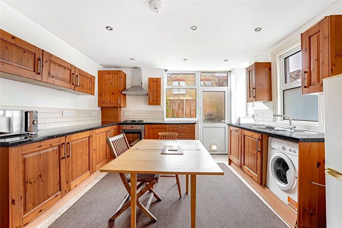 2 Bedroom Flat To Rent In Nevis Road, Balham, SW17