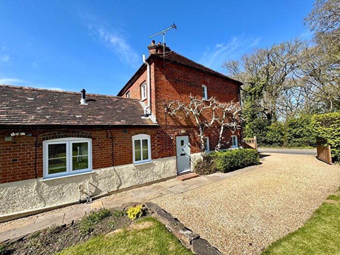 3 Bedroom Semi Detached House For Sale In Reading Road, Rotherwick, RG27