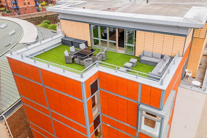 2 Bedroom Apartment For Sale In Bowman Lane, Leeds, West Yorkshire, LS10