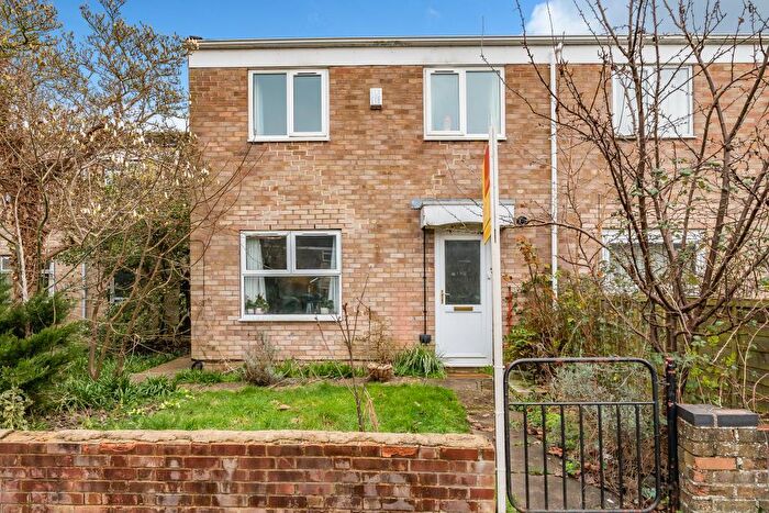 3 Bedroom End Of Terrace House To Rent In Pound Field Close, Headington, OX3