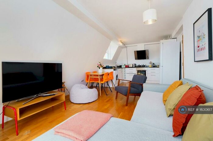 2 Bedroom Flat To Rent In Forest Road, London, E8