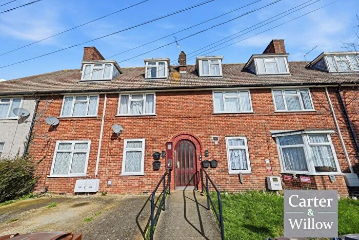 1 Bedroom Maisonette For Sale In Fanshawe Crescent, Dagenham, RM9